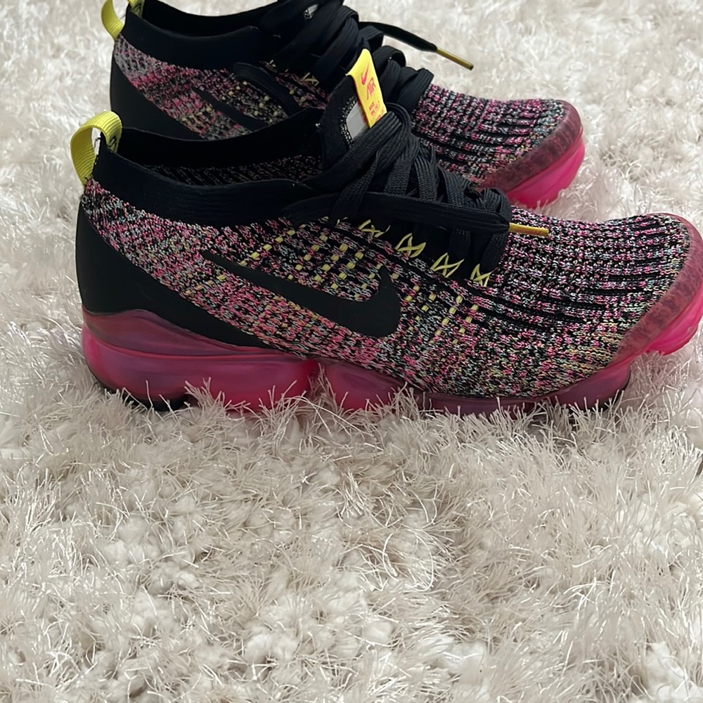 Rarely used vapormax flyknit. Size 8 woman’s